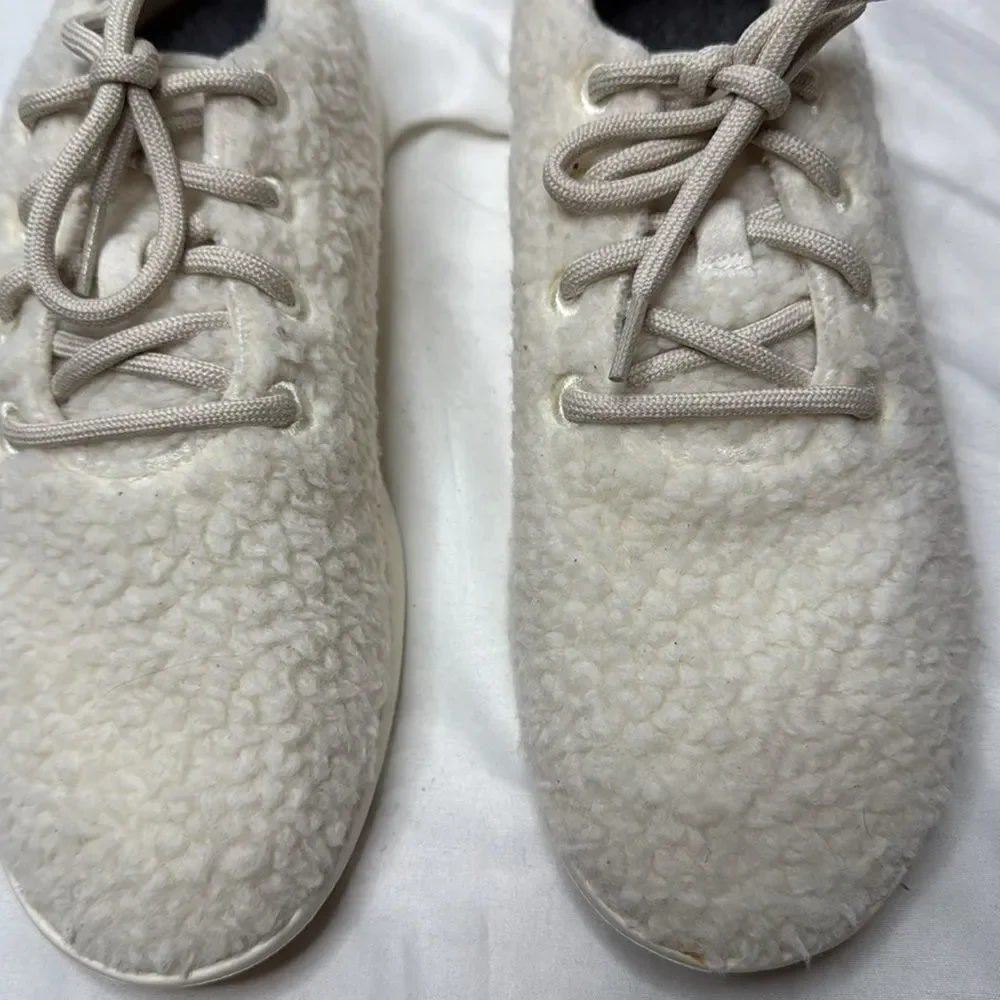 Allbirds Women’s White Wool Runner Fluffs Sneakers. Size 10.